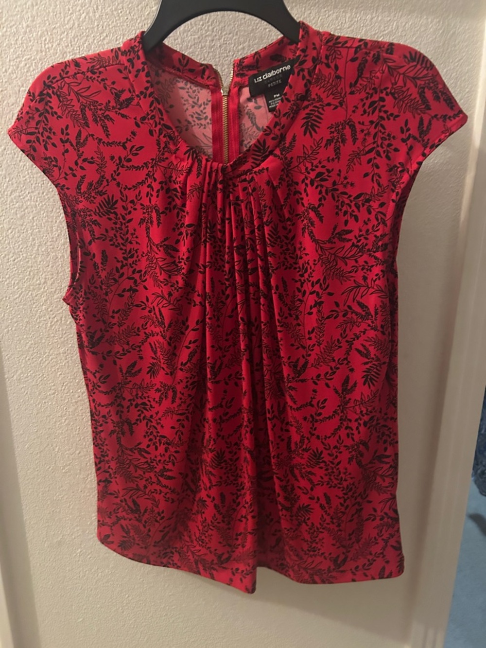 Liz Claiborne Red Cap-Sleeve Pleated Floral-Print Blouse